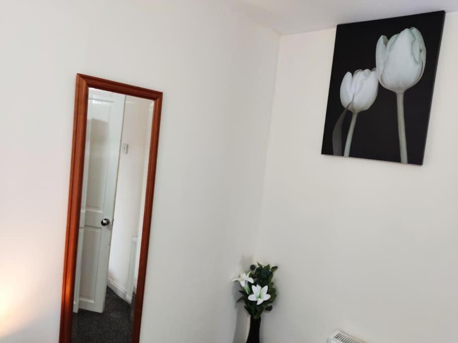 Cheerful 2-Bedroom Home With Off Street Parking بلاكبول المظهر الخارجي الصورة