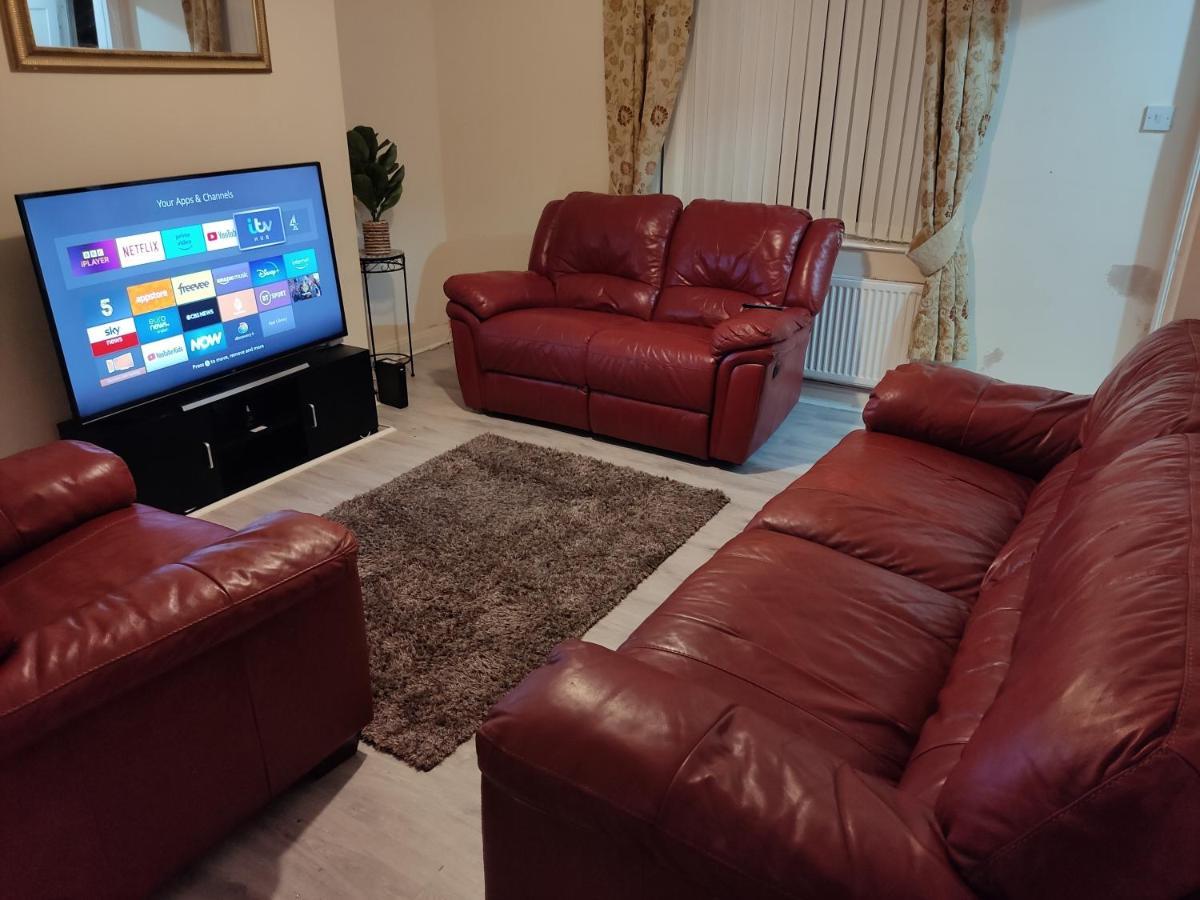 Cheerful 2-Bedroom Home With Off Street Parking بلاكبول المظهر الخارجي الصورة