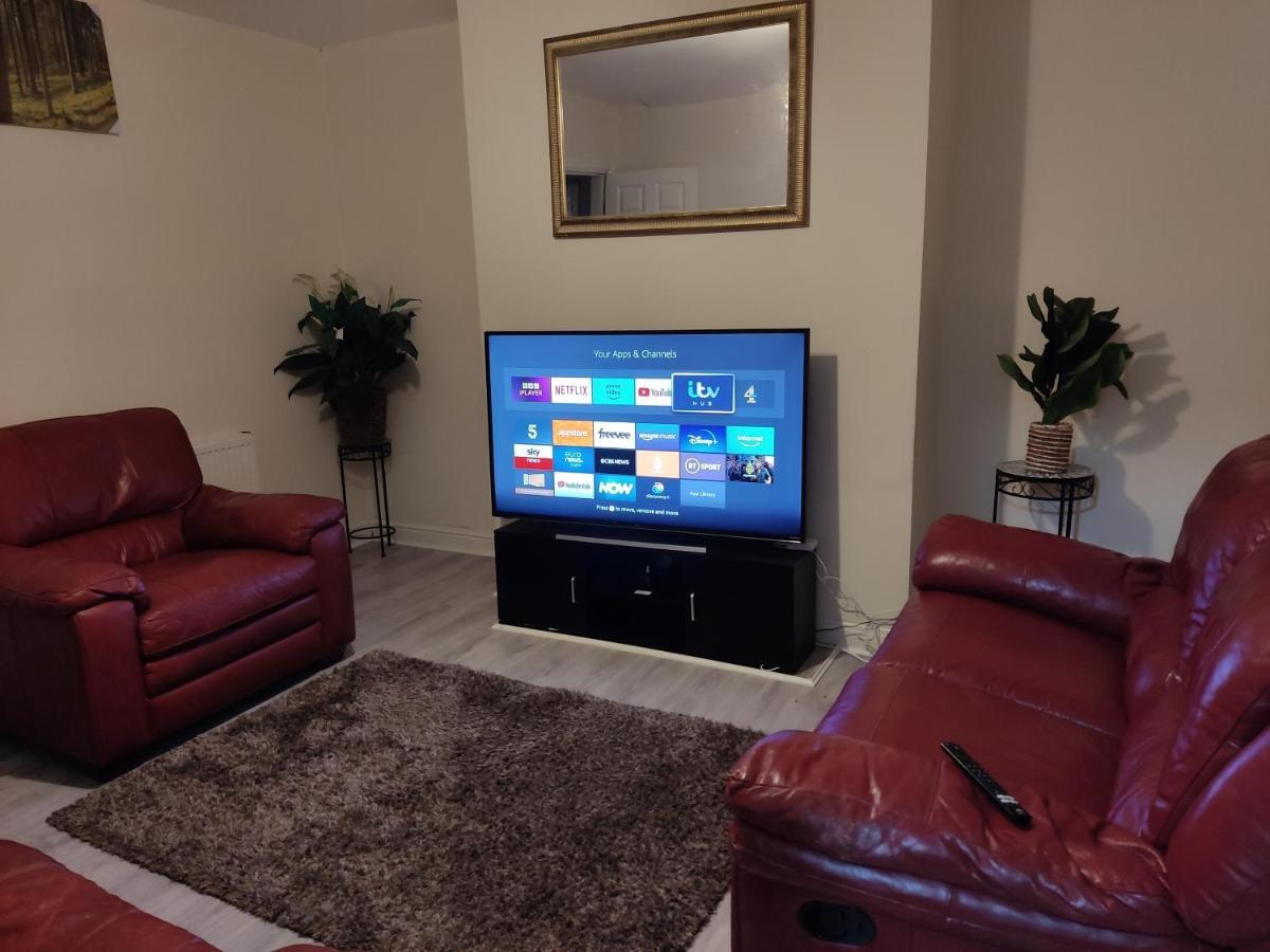 Cheerful 2-Bedroom Home With Off Street Parking بلاكبول المظهر الخارجي الصورة